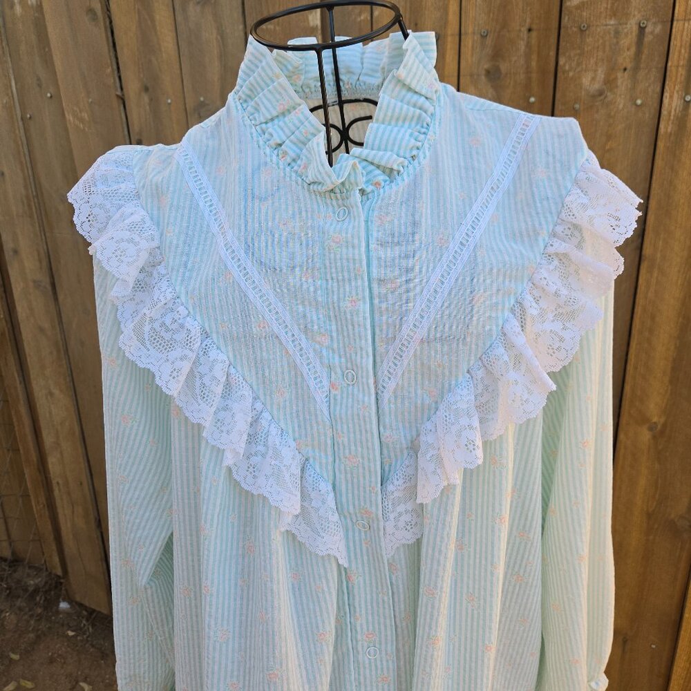 Vintage 80's Ruffles and Lace Lounge Housecoat - Picture 3 of 12